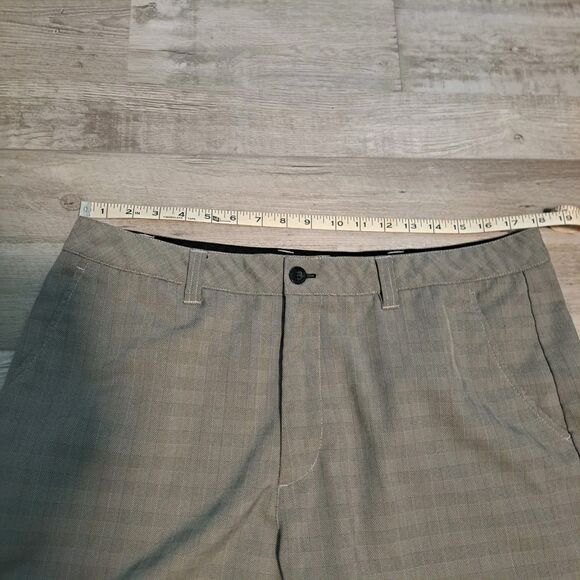 Travis Mathew Mens 36 Windowpane Gray Performance 10" Inseam Shorts Golf Casual - Picture 5 of 10